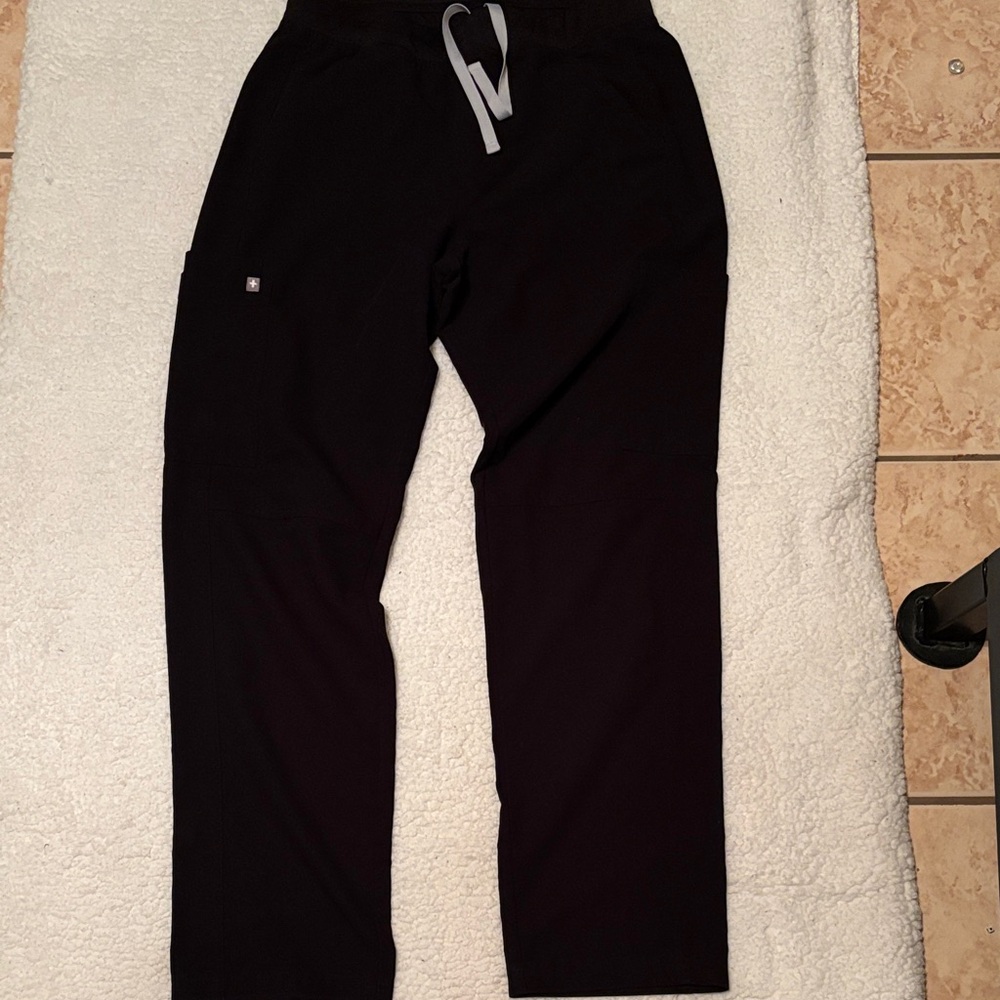 FIGS Axim 2.0 Straight Cargo Scrub Pants - Black